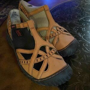 NWOT JamBU All Terra Design Adventure shoe 6.5